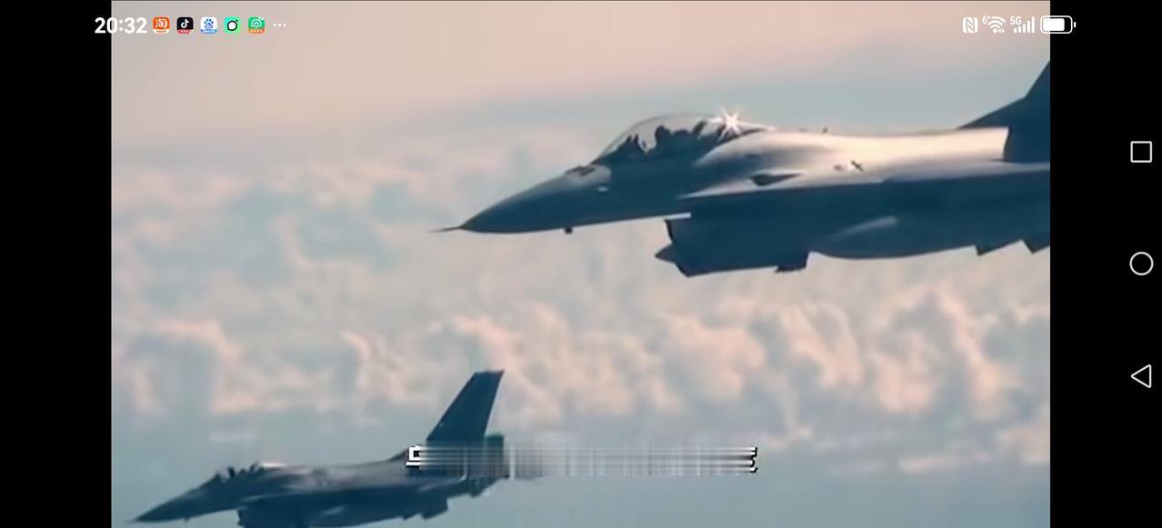 【俄乌战争升级，F16参战】
普京刚祝贺特朗普八十大寿，没多久。
两声巨响，打破
