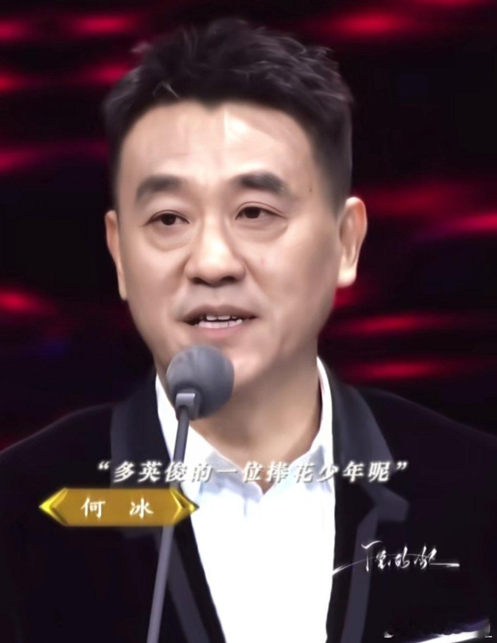 #易烊千玺[超话]# ‘多英俊的一位捧花少年呢？’千玺脸出现的一瞬间被惊住了，内