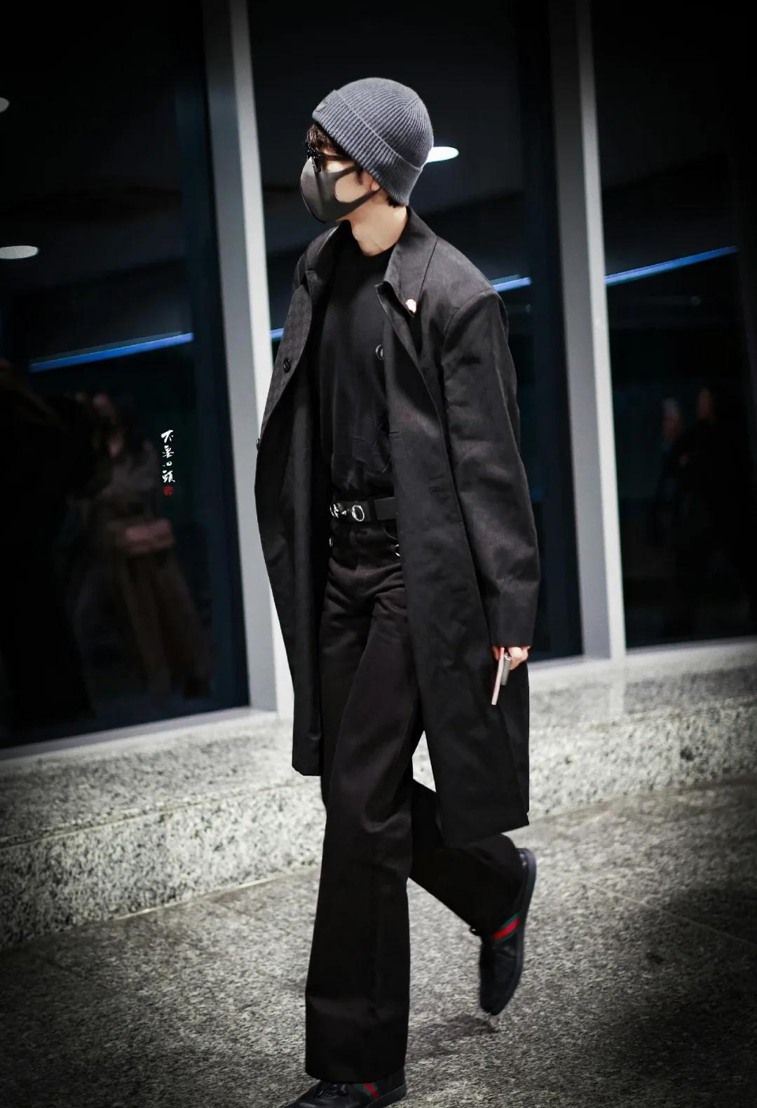 你对肖战的超绝比例一无所知
腿长1米2，绝没有夸张。[爱慕][爱慕][爱慕]
肖