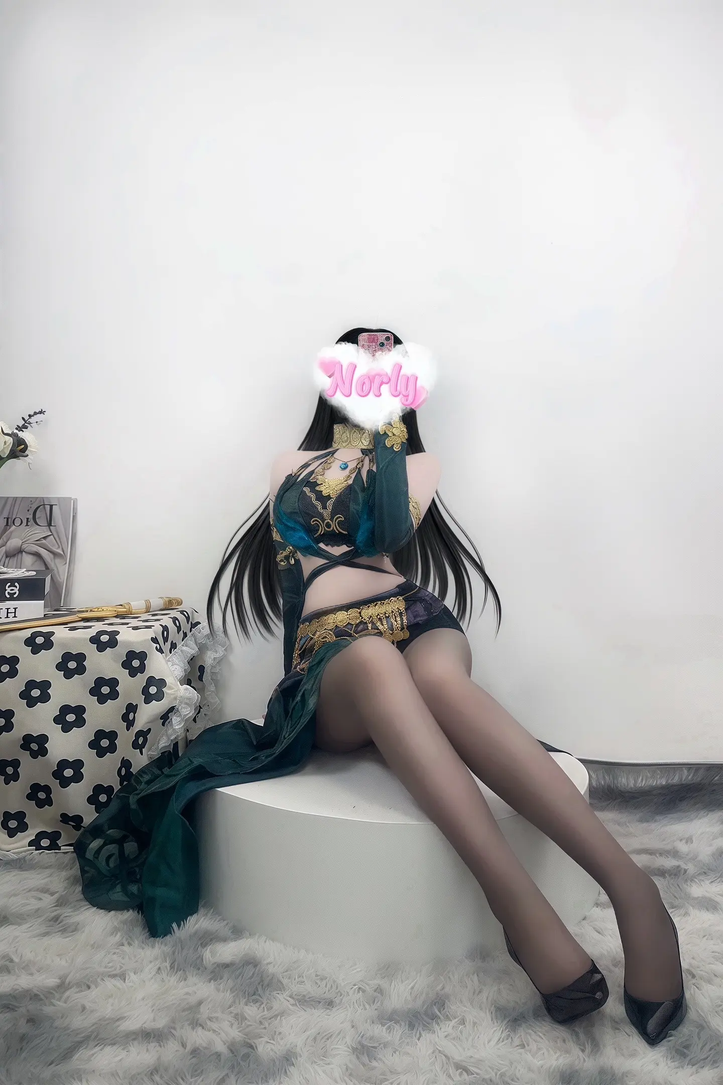 你以为我穿这身衣服是为了取悦你吗，你猜对了亲爱的。