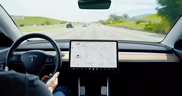 前华为智驾负责人苏菁：特斯拉自动驾驶断代领先 自动驾驶搞不定没资格做机器人