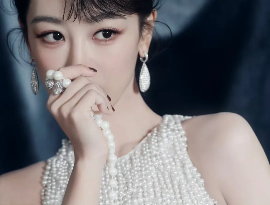 给杨紫做的赫本风盘发造型