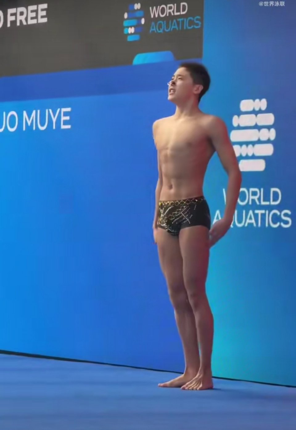 郭牧也花游世界杯第二金17岁小将郭牧也闪耀巴黎站，包揽男子单人技术自选、自由自选