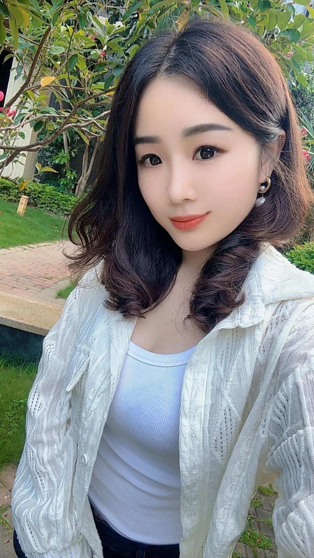 男人用钱去爱的女人，一定是他最爱的女人，男人用甜言蜜语去爱的女人，一定...