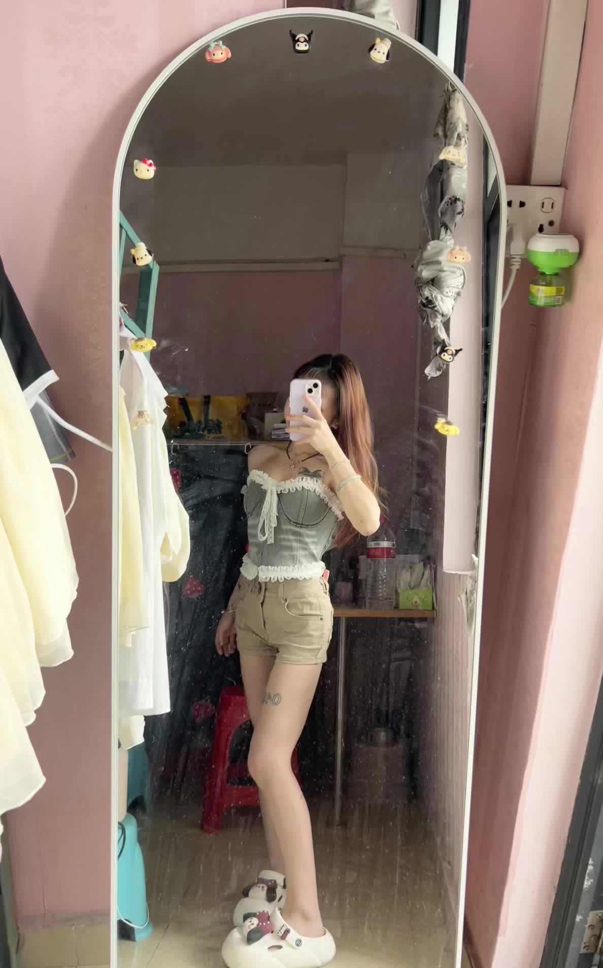 今年快21了 仍然觉得相爱可抵万难 只是自己一直在遇人不淑罢了