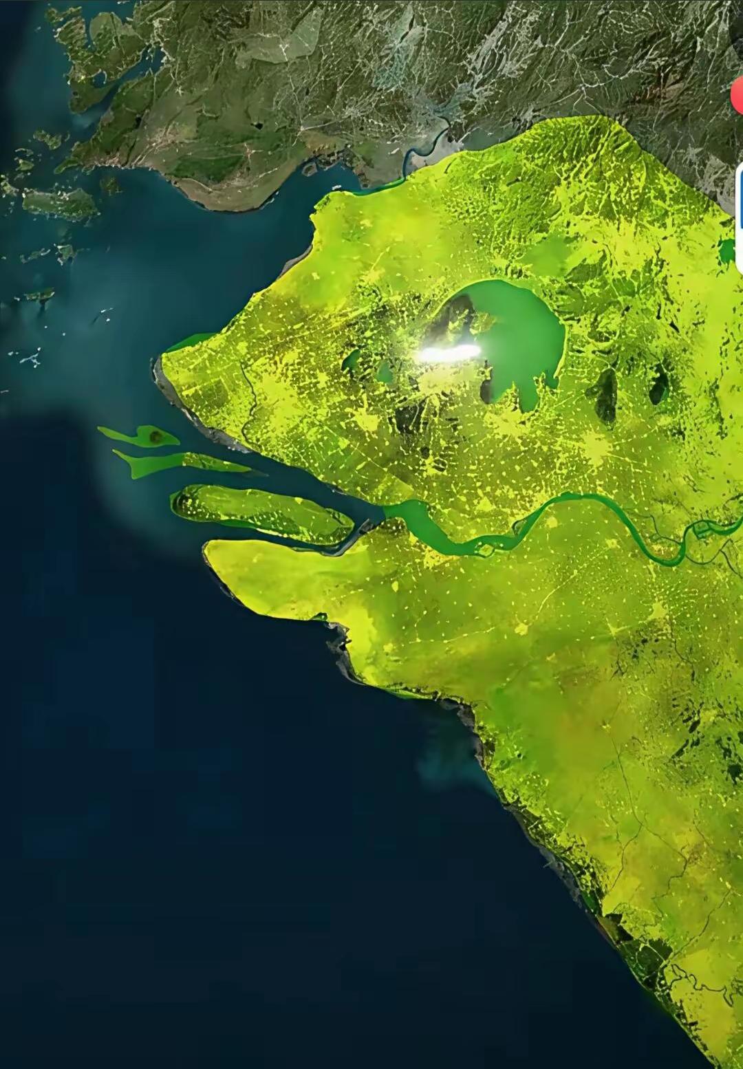 上海的格局太好了，从高空俯瞰上海就像一个金蟾的头部，水滴湖就是这个金蟾的出气孔！