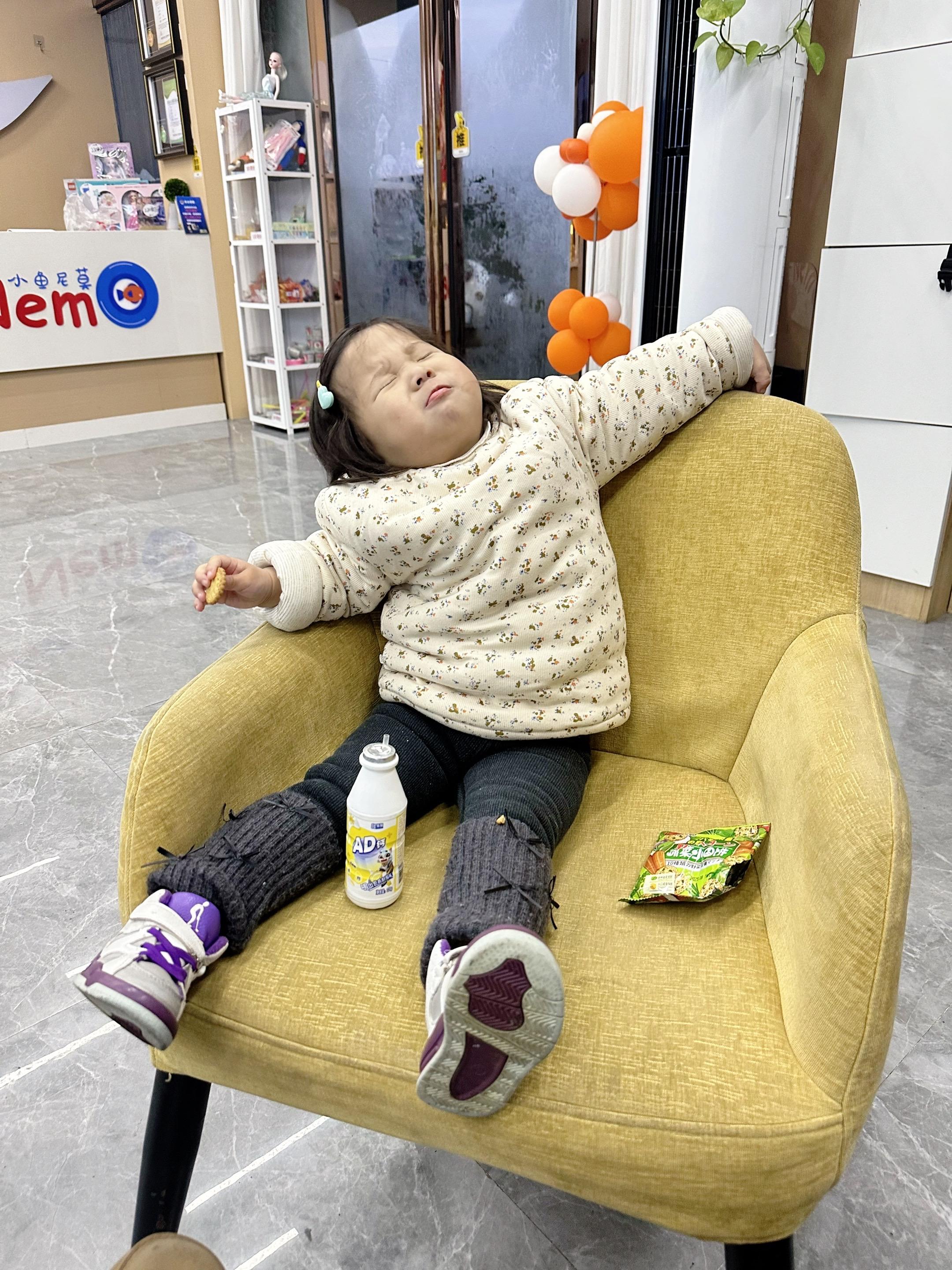 赶紧生个闺女吧，不然老了没人给洗澡😂 闺女就是天生公主病，天天好吃好...