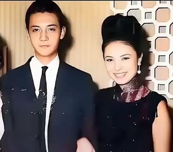 一直以来，多少人疑问，蒋经国长子蒋孝文长相俊美、身材高大，妻子徐乃锦花容月貌，风