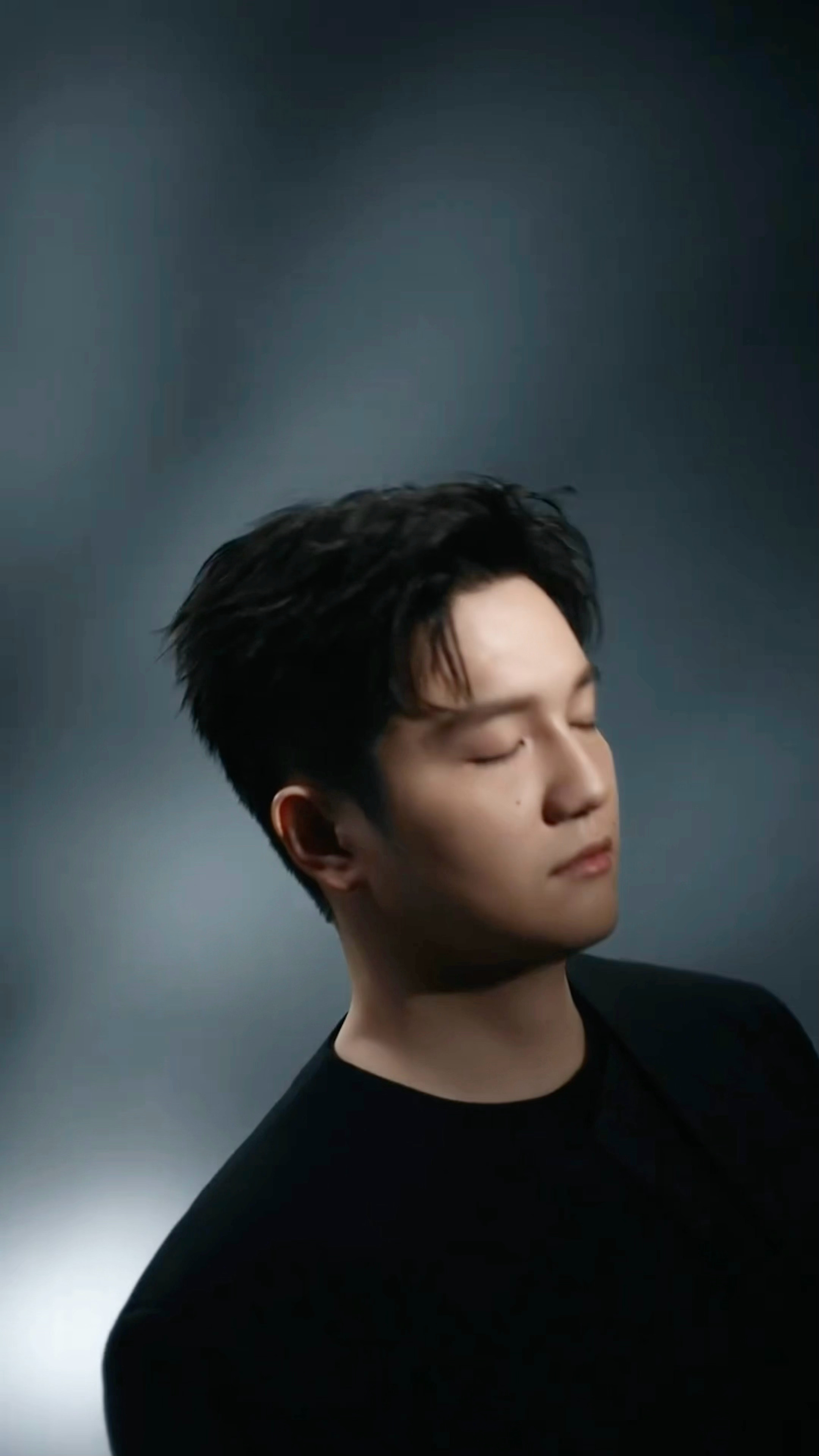 就这样插着兜拍完了一条高质量广告片😍樊振东凯迪拉克品牌代言人