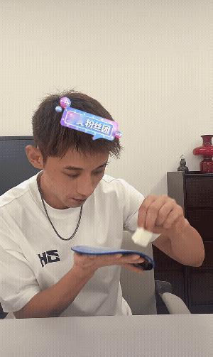 张继科直播咋一下就好起来了呢
直播间10万+人在线礼物🎁刷不停！
之前直播也没