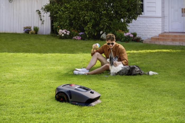 500% 暴涨！中国品牌绝杀欧美草坪圈

MOVA 割草机器人凭 30 万台出货