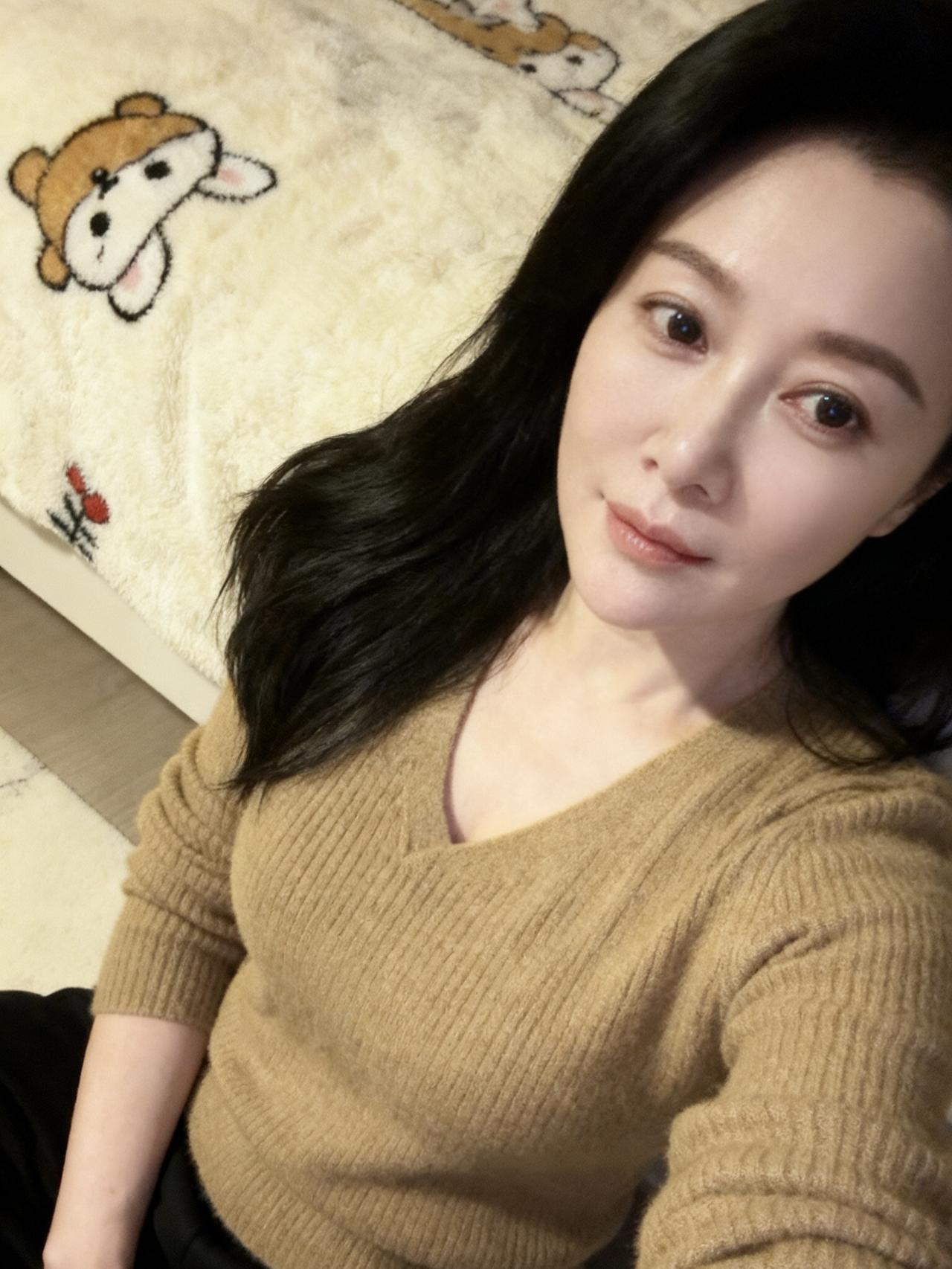 慌什么，才40来而已，
俗话说“没有最好的年龄，只有最好的心态”。

忘记年龄，