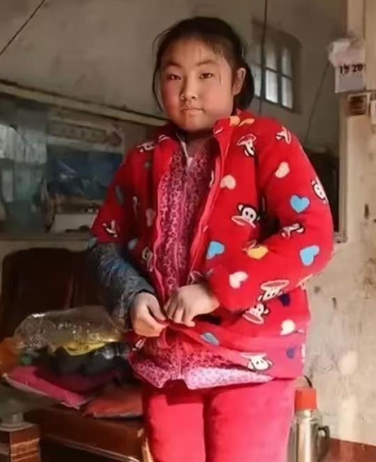 四川南充18岁女孩林小满，高考568分超一本线42分，第二天却背着化肥编织袋独自
