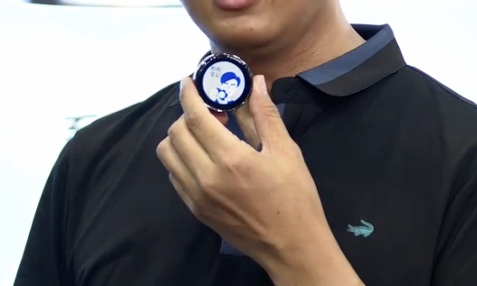 影石Insta360今天发布 影石MicPro 墨水屏无线麦克风。对于无线麦，我