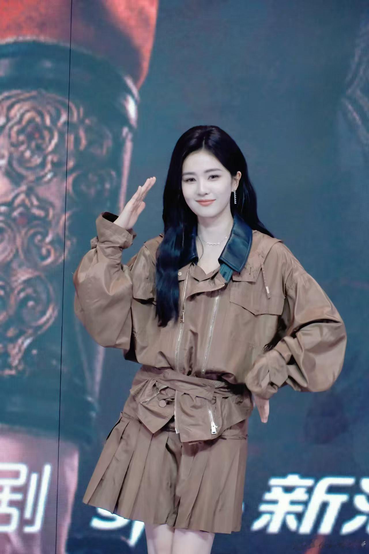 白鹿你仔细看看我是谁白鹿剧宣活动状态真的不错，气质也越来越好了，红气养人啊！唐宫