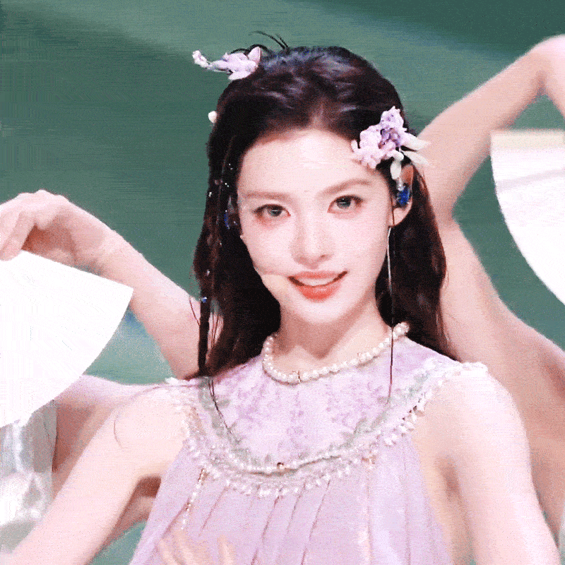 张艺上有点幸运在身上张艺上真的好漂亮啊，美女都是有点好运在身上的！！乘风2026