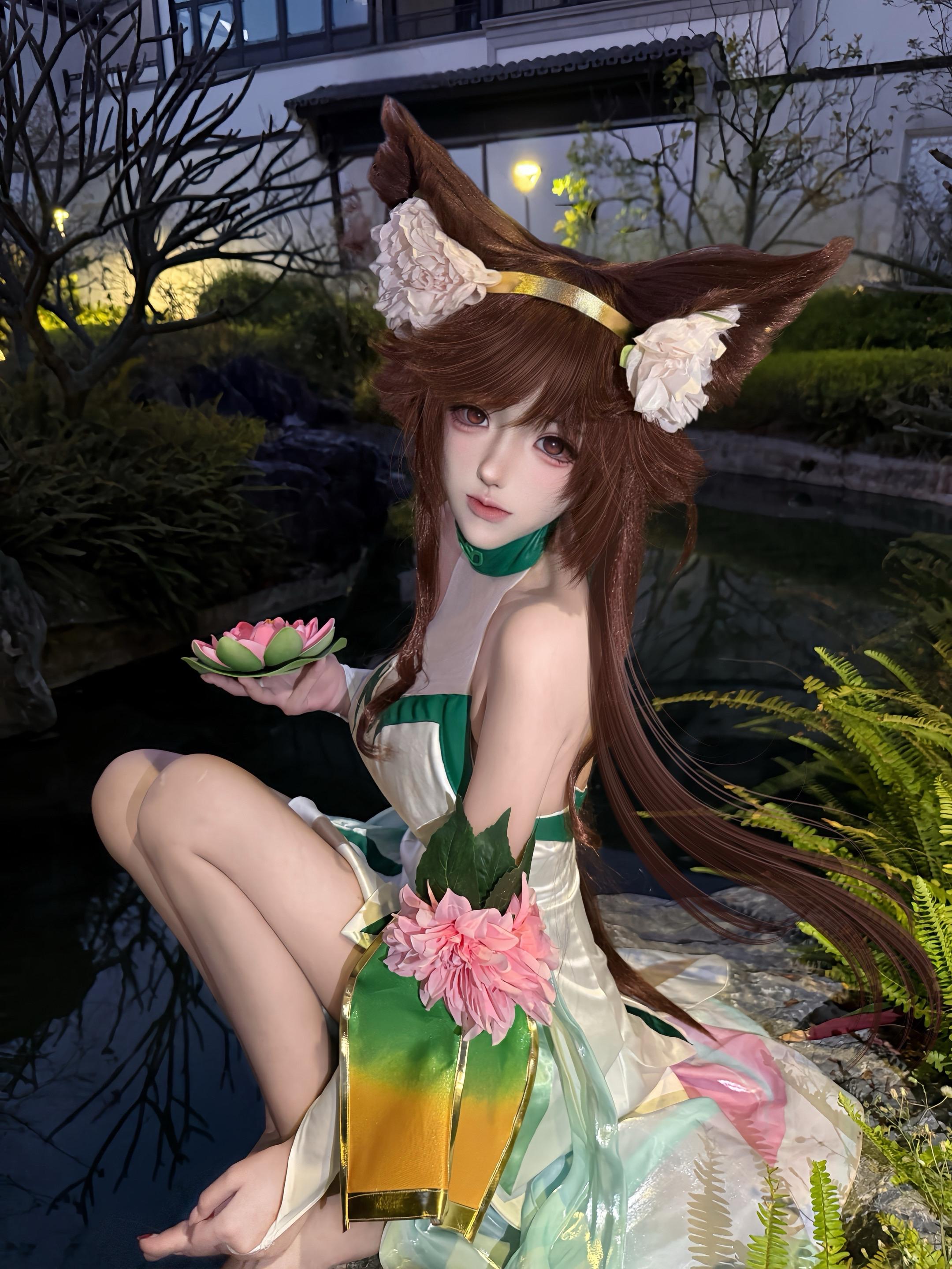 露花倒影。