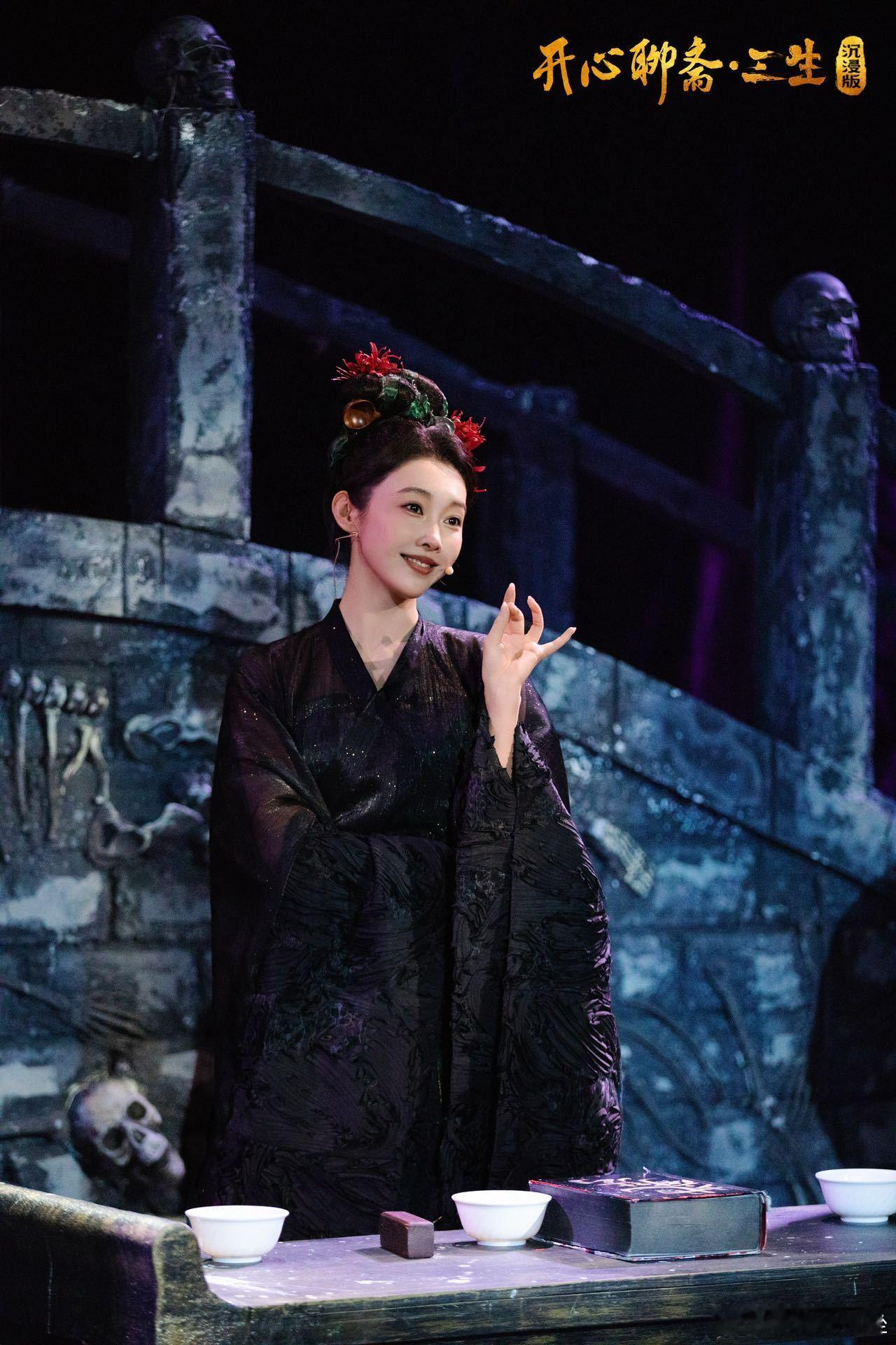 这居然是宣璐天呐！眼前这状元郎居然是宣璐，女扮男装太惊艳抢眼了，首次演话剧就一人