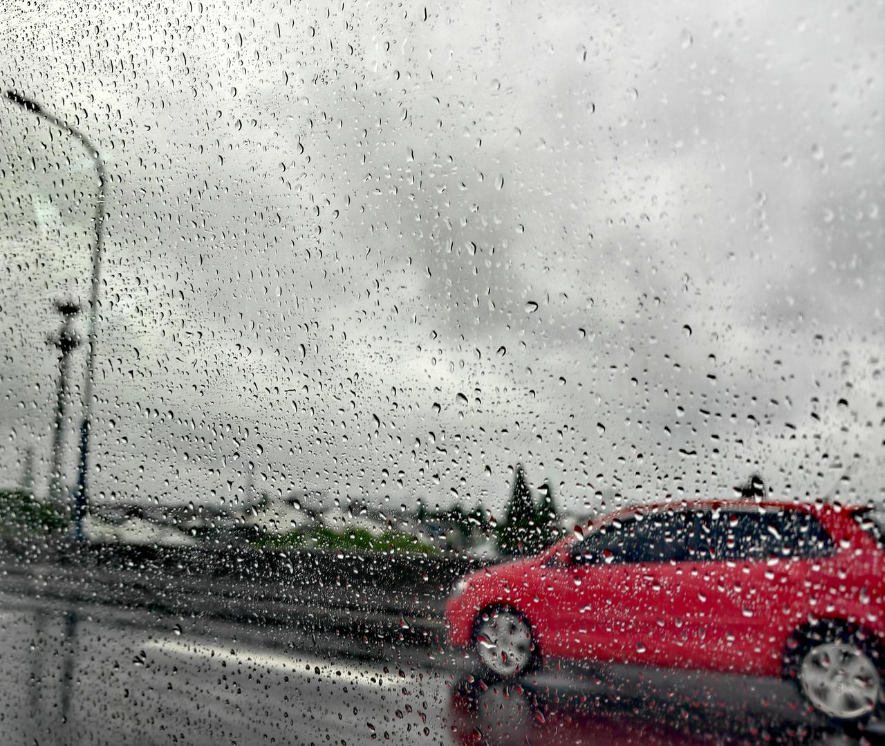 雨中赶路