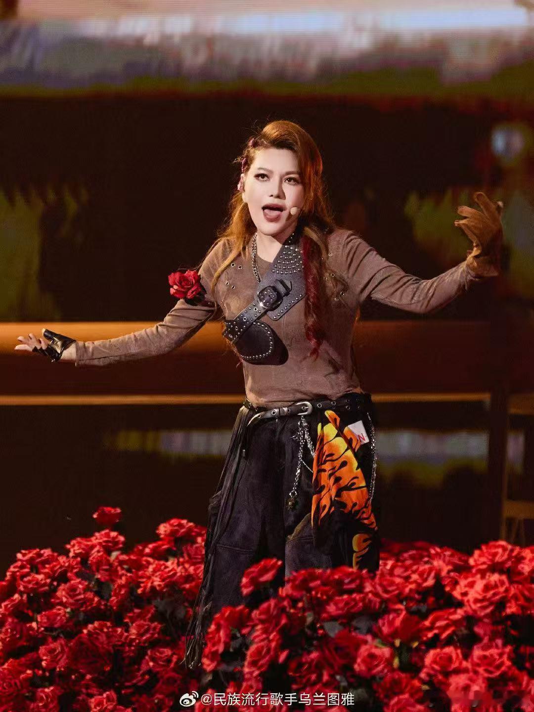 孙怡说乌兰图雅是天生歌者乘风2026 孙怡连线名场面！夸乌兰图雅天生歌者，小兔牙