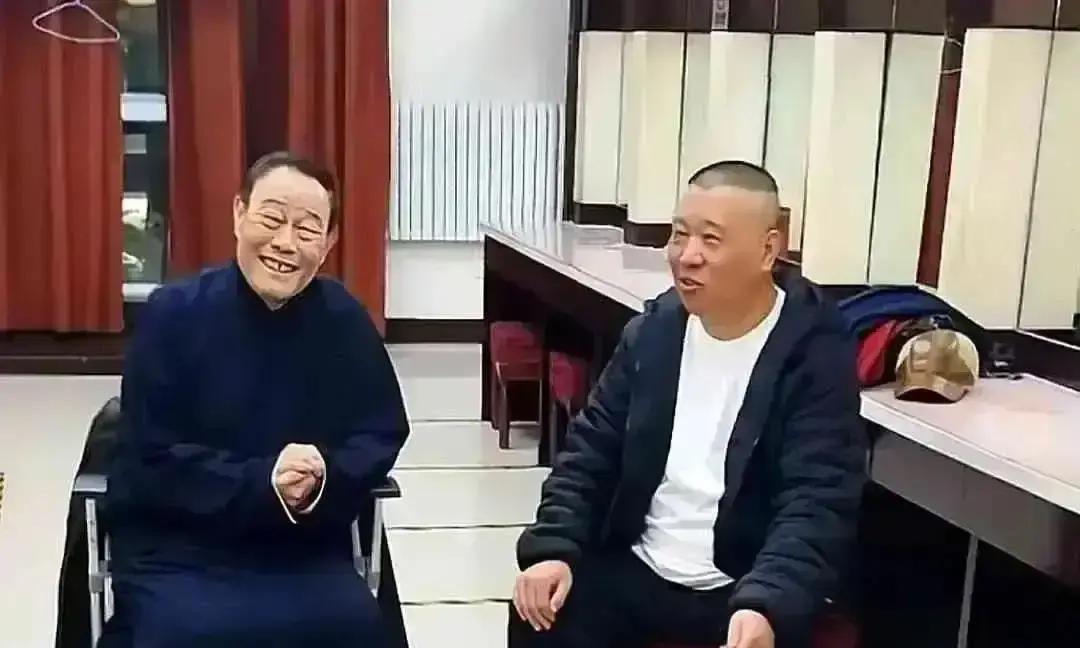 台上忘词，79岁石富宽一句话救场！
 
民族文化宫那晚，杨威脑袋突然空白。石富宽