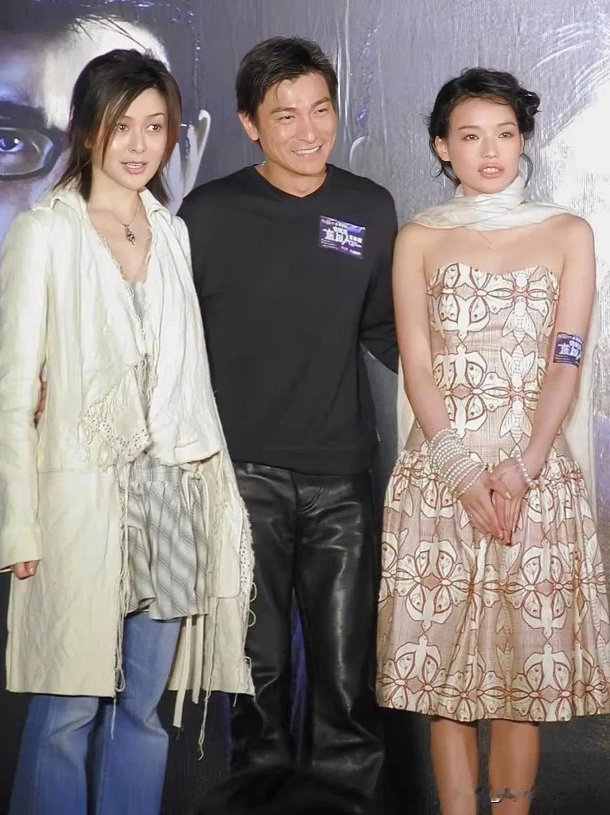 能看出来这是23年前吗？那时候刘德华已经41岁了，看起来和如今没什么两样，两边的