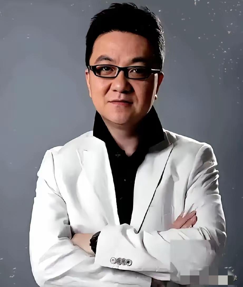 董路在直播间里哽咽了，因为有一笔5万的转账到了“足球小将”。打钱人不是别人，是武
