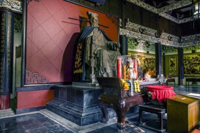 # 岳飞为什么一定得死？很多人只骂秦桧，却没看懂赵构到底怕什么