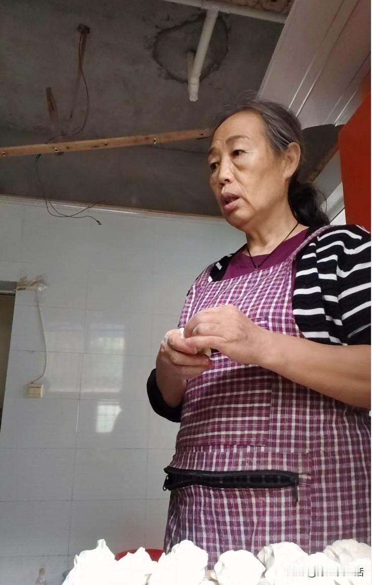 离婚五年多，他还惦记着我包的水饺。
曾经的家，在我离开这五年多里，好多物件都坏了