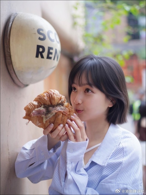 藝人郭柏妍（Rosita）曾為拍攝劇集《麻雀樂團》而剪短頭髮，一改20年來的長髮