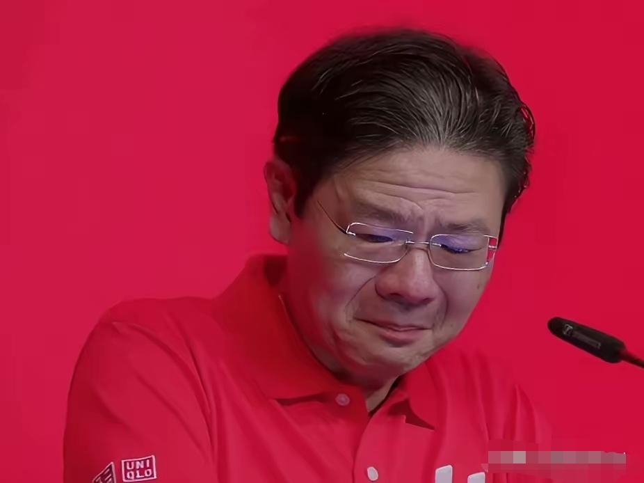​​5月1日，新加坡总理黄循财在五一劳动节集会上，站在演讲台前黯然落泪，声音几度