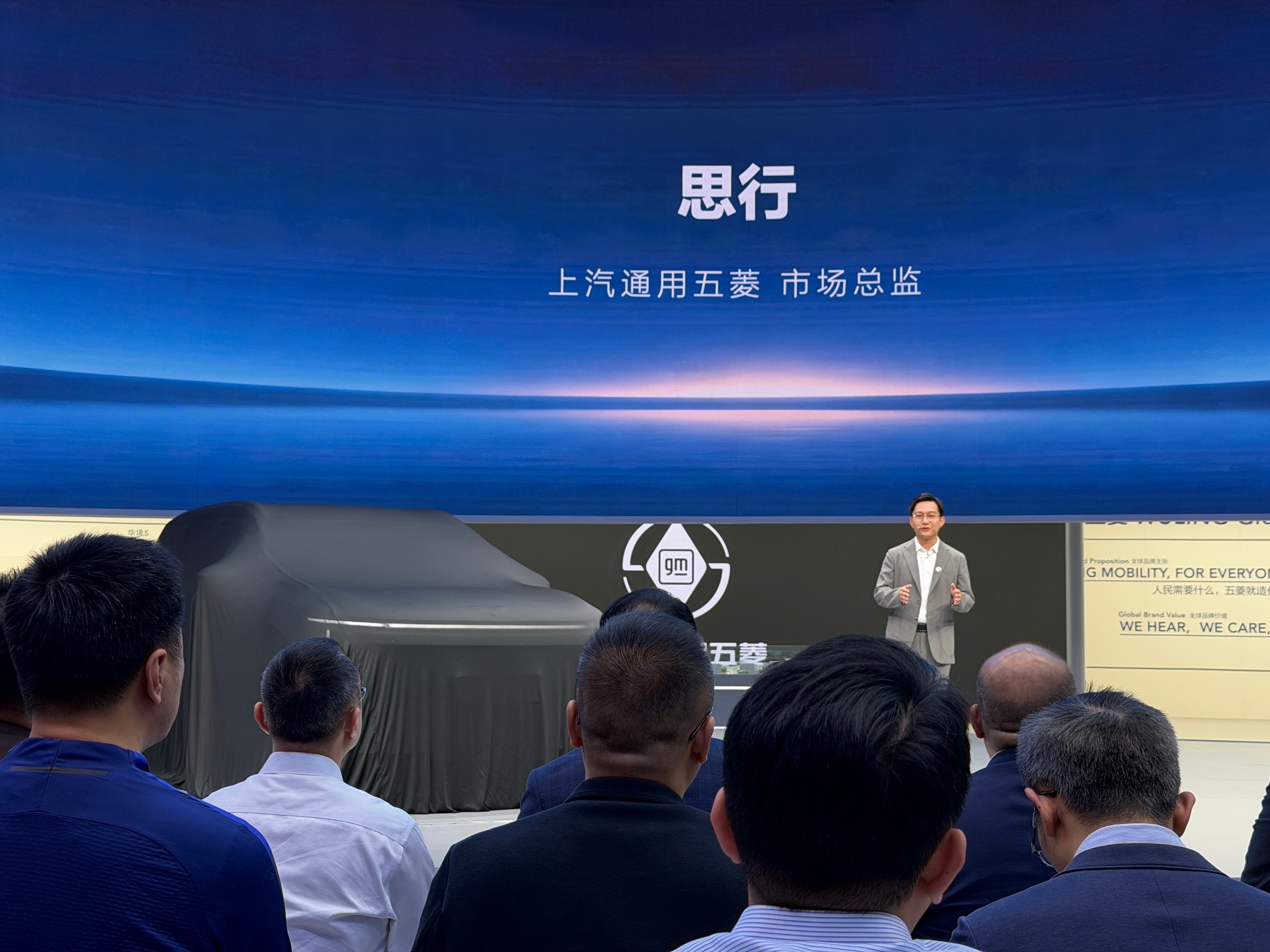 北京车展走断腿一阵五菱，一阵又仰望，一阵又腾势，一阵又到东风，一阵又智己！哈哈哈