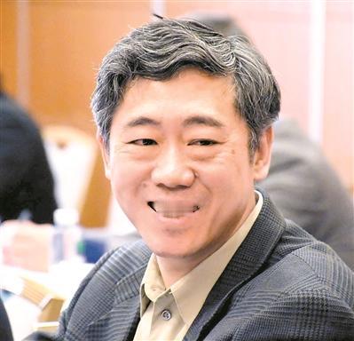 在北京一场公开论坛上，清华学者李稻葵公开表态。我老家村里八十岁的大爷，在地里刨食