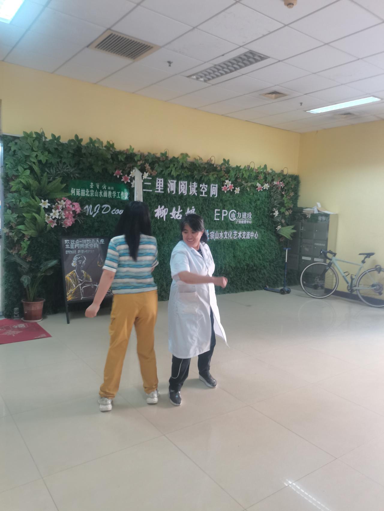 为什么中国很少有印度餐厅?因为习惯不同，口味不同，即使印度人开餐厅，没有人去，也