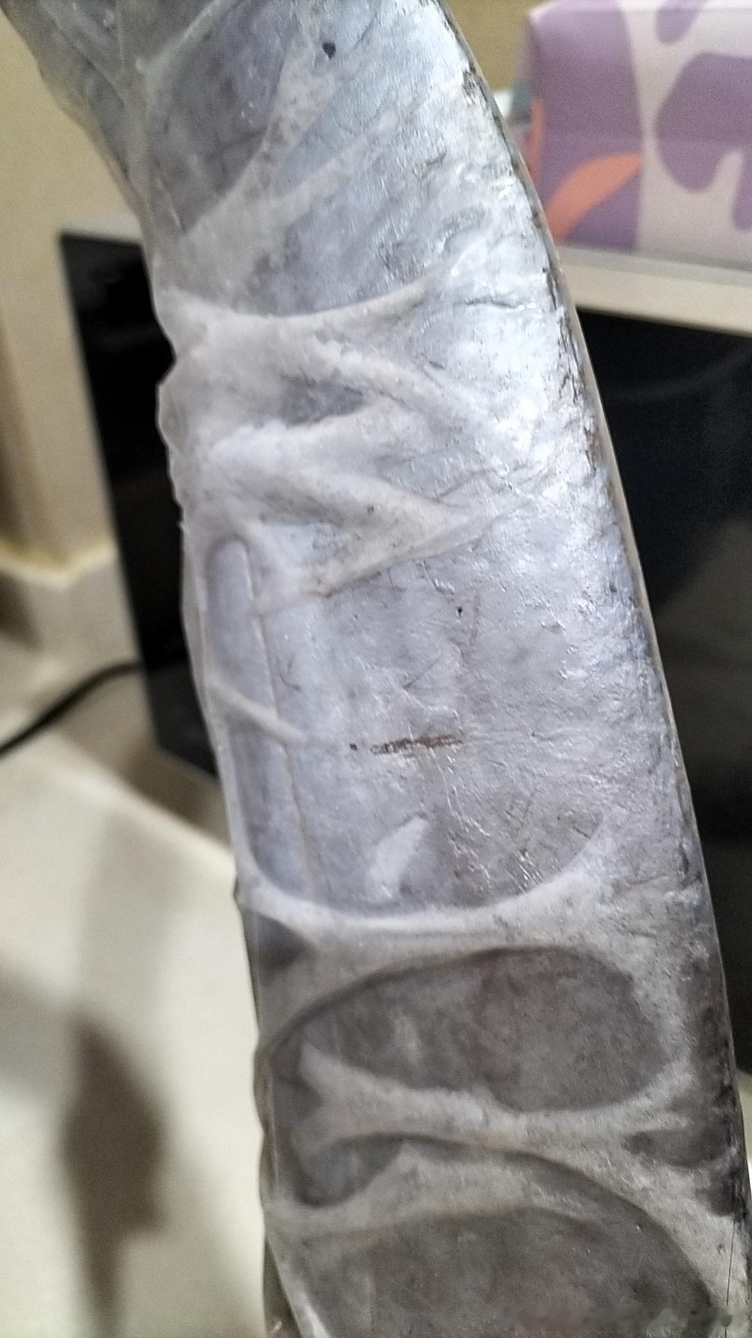 同学给我的海鲜大礼包，厚厚的爱她是土豪，年后一定要买一个她喜欢的东西送她，耳环还