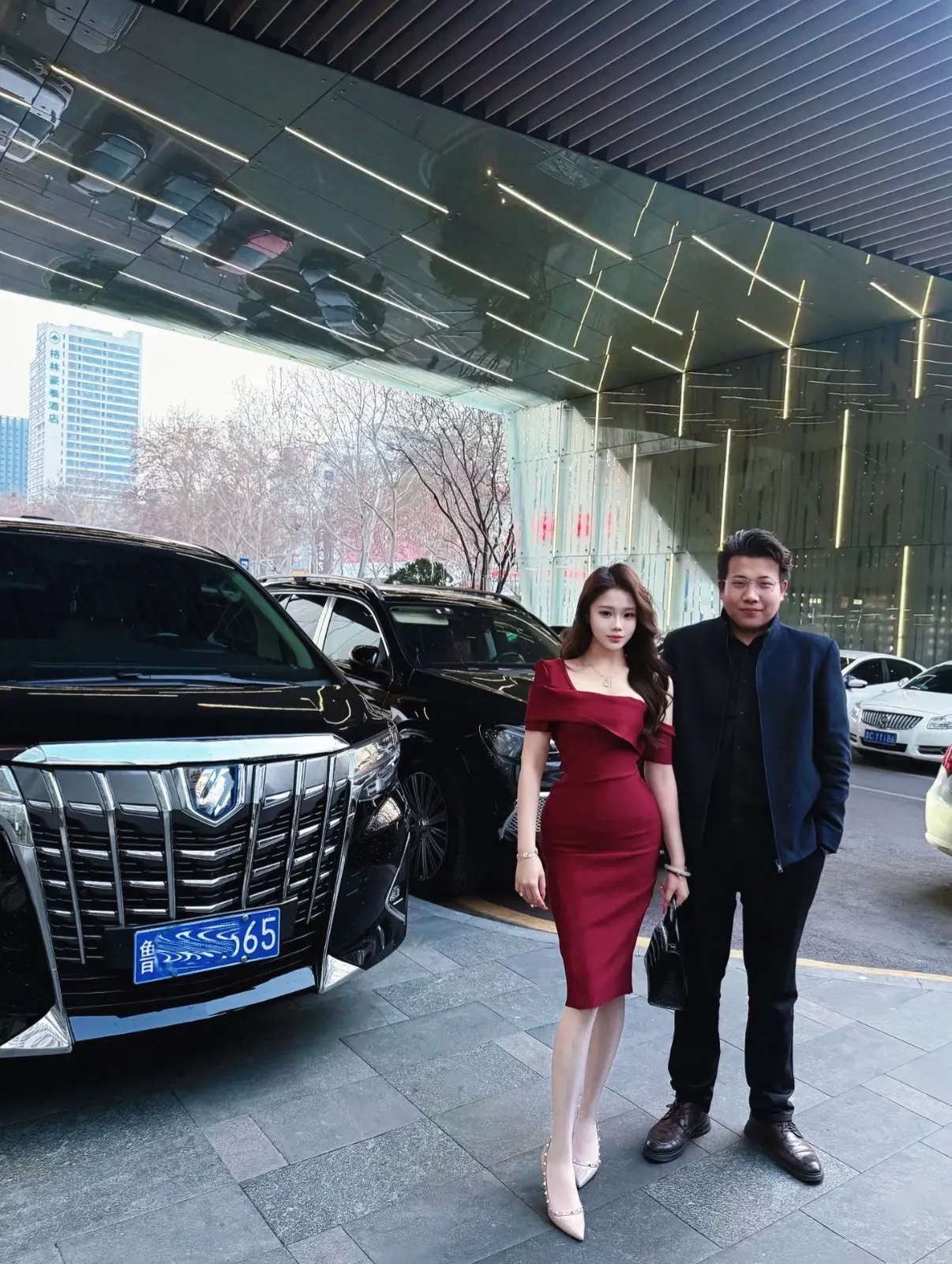 有情有义已经不适合这个社会了  再稳的船遇到风浪也得翻