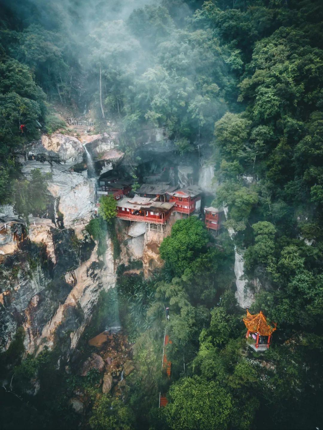 原来“仙侠里的世界”真的存在！
福建悬空寺：方广岩寺
地址：福建省福州市永泰县福