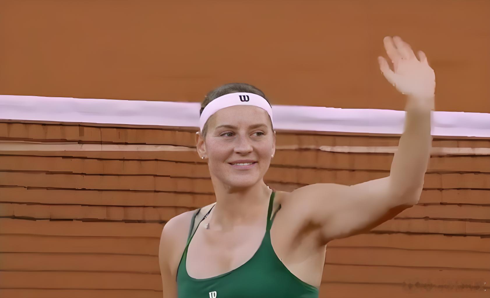 WTA250鲁昂头号种子科斯丘克已经闯进了八强。但这不是重点，重点是她好像整容了