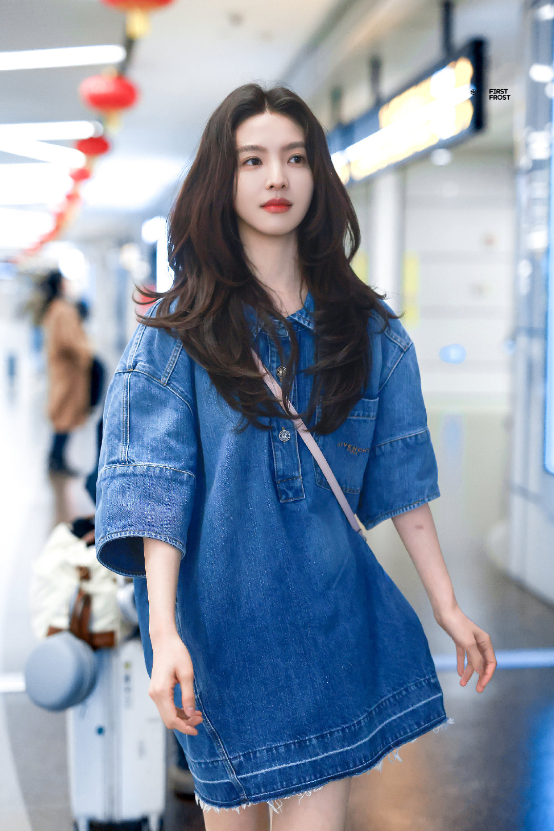 章若楠出发参加巴黎时装周章若楠出发巴黎，期待这次的造型！闪耀起来～ 