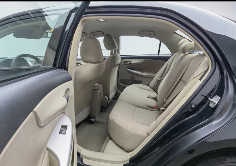 预售一台2011年丰田花冠，1.6L手动带天窗 一手车 15万公里，原版车况  