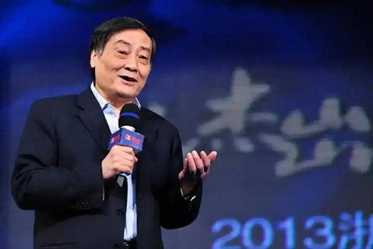 宗庆后做梦也没想到，留下的三个私生子竟把亲女儿逼到无路可退。
 
2024年2月