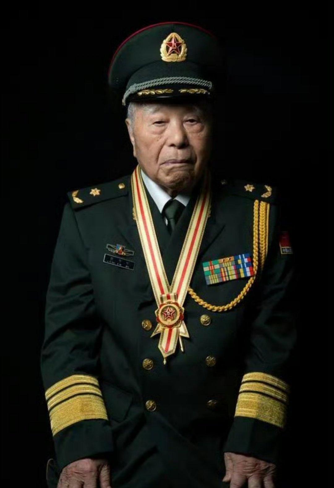 请您为伟大的科学家停留1秒钟，核司令，一生为国铸盾！
致敬程开甲院士，国之脊梁！