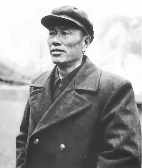 1959年，开国上将邓华被免去沈阳军区司令员职务，就此离开了军队。按照当时的规定