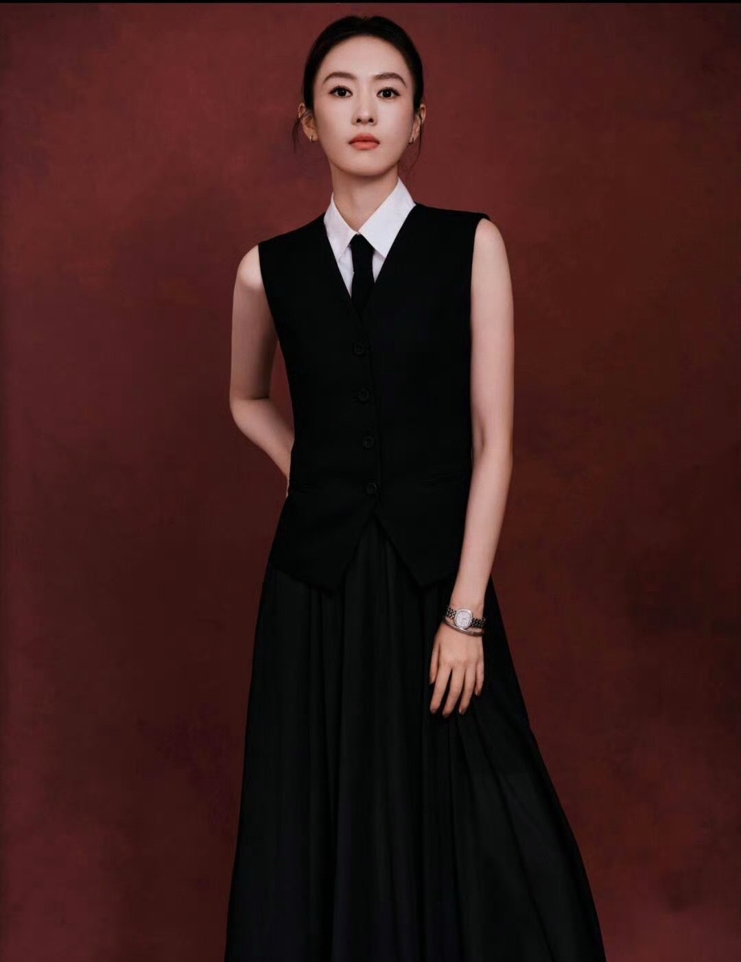 童瑶方否认网传继子童瑶澄清和王政源素不相识 童瑶工作室发布声明辟谣网传继子谣言，