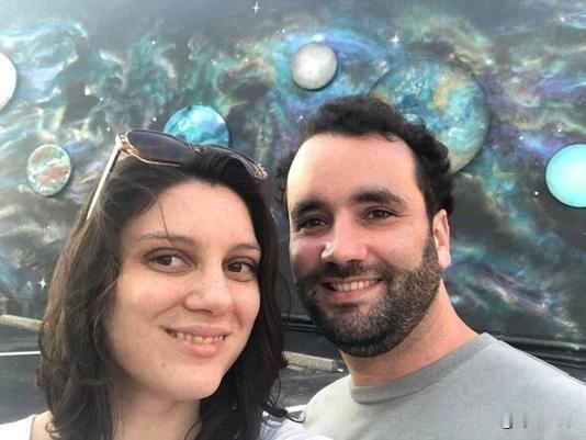 又一位美国顶尖科学家离奇死亡。34岁的反重力技术研究者头部中枪，官方判定自杀，但