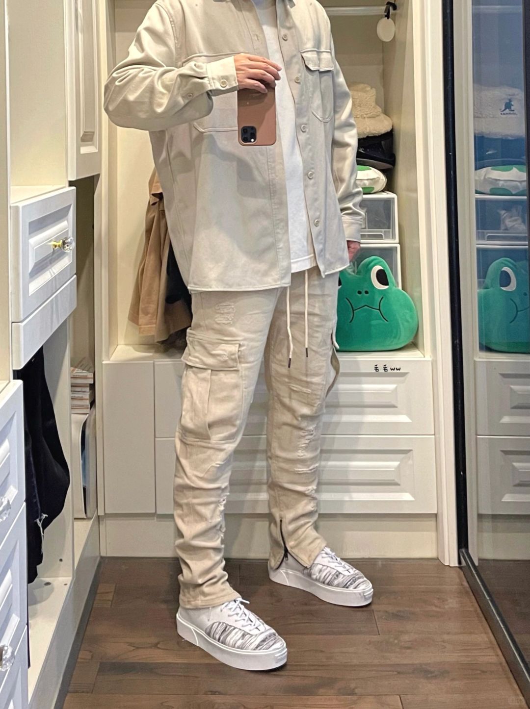 低饱和米色｜工装裤穿搭