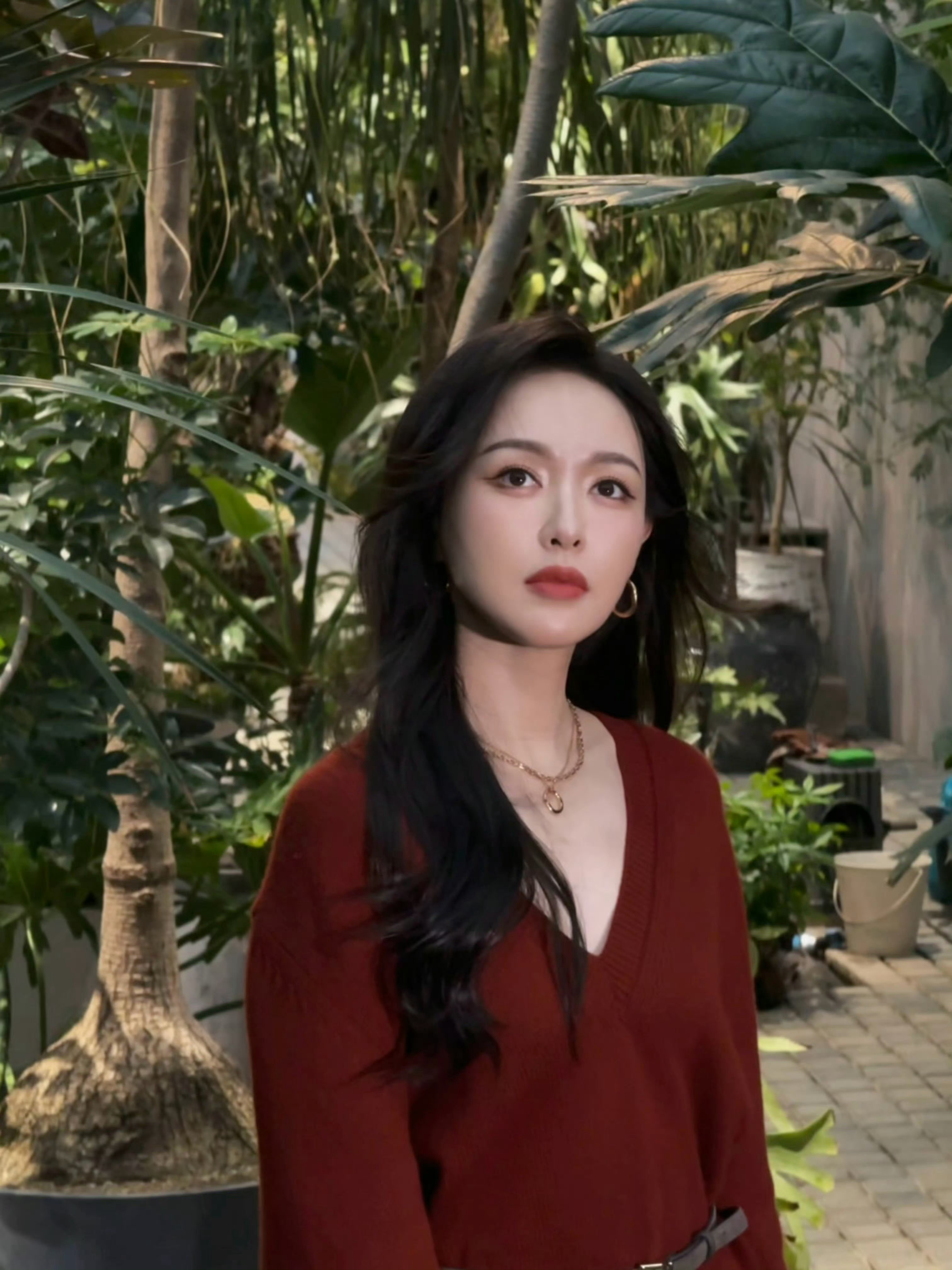 唐嫣工作室营业出门偶遇秋天live图一组，温柔美🍬～ ​​​