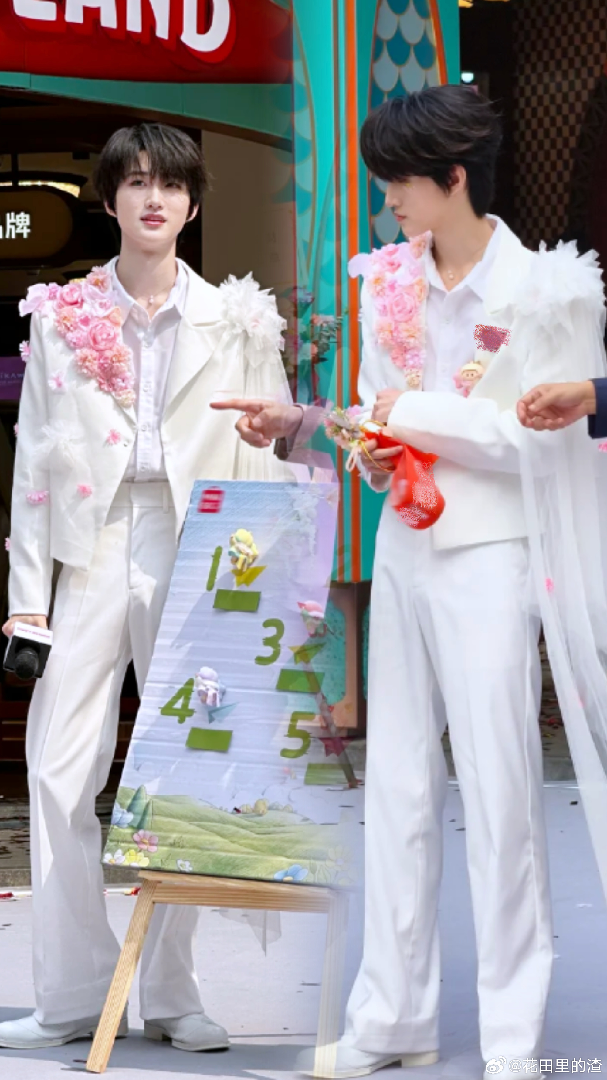 全深圳都在偶遇春日版黄朔黄朔深圳随机舞蹈夯爆了全深圳都在为黄朔心动，春日造型清新