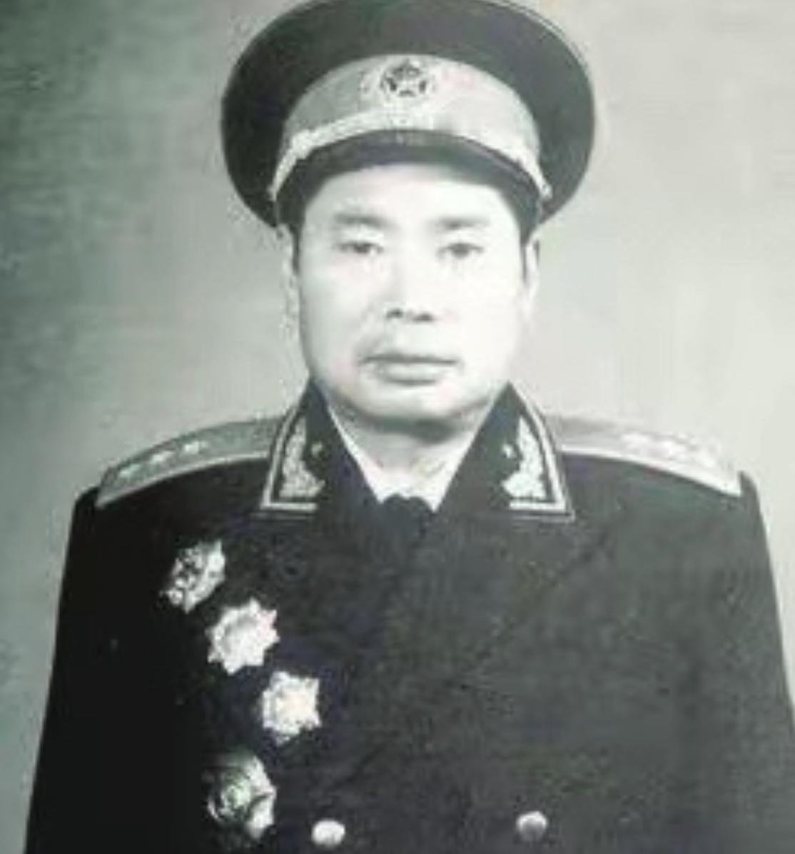 1939年，缴获木头炮。战士嫌弃：“穷疯了？”杨得志却说：“这炮不简单！”这木头
