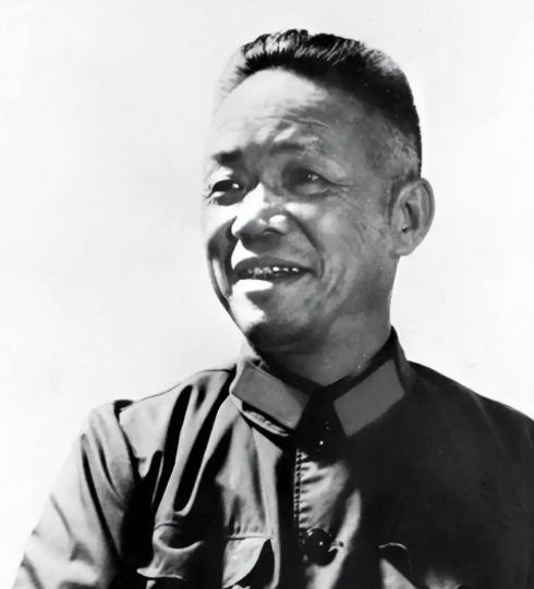 1948年辽沈战役锦州外围，配水池据点工事完备，各方都判断很难攻克，韩先楚带领三